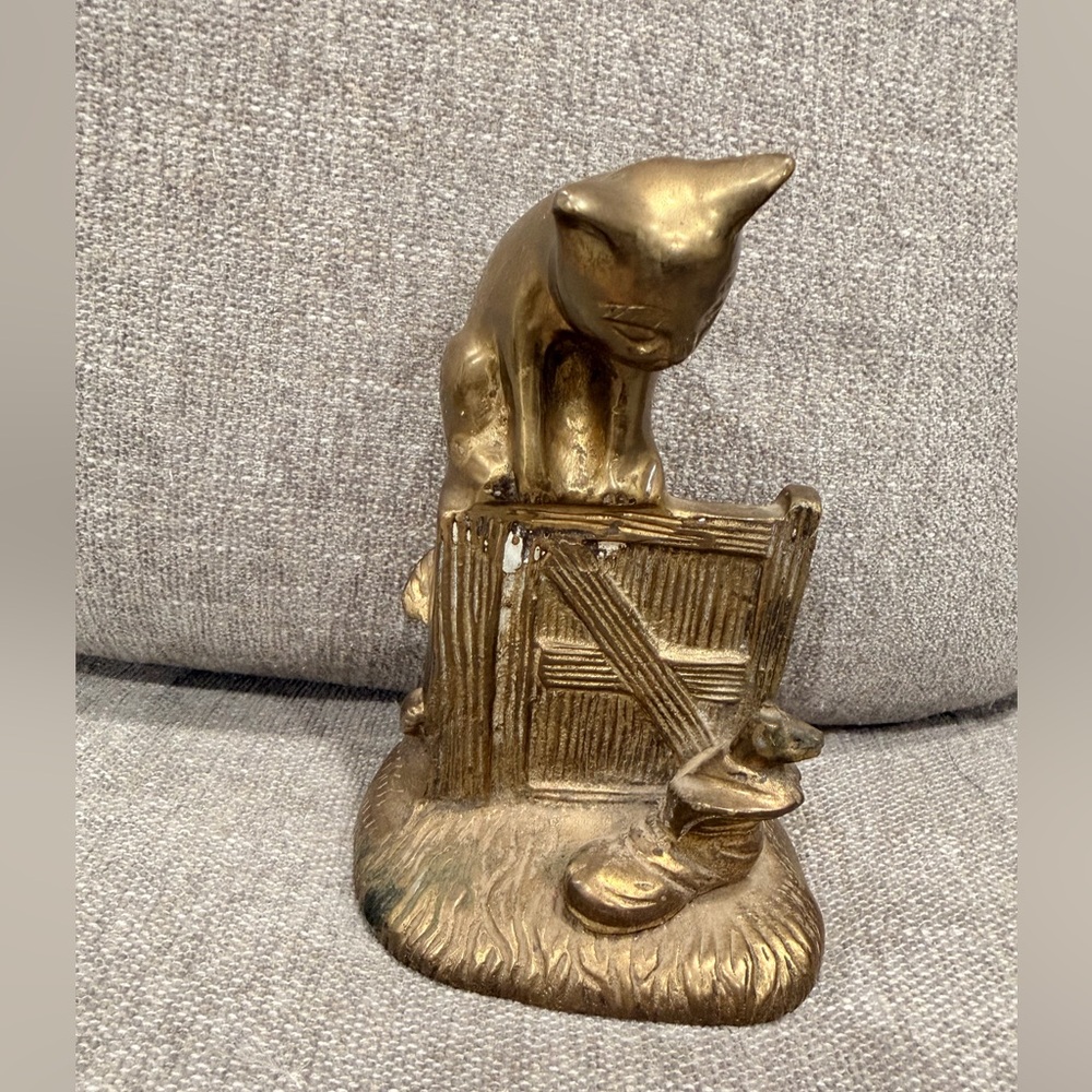 Vintage Brass‎ Cat Figurine Farm Scene Heavy Mid Century Decor